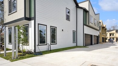 Building Photo - 1313 Knight St