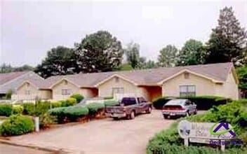 Building Photo - 209 Woodcrest Cir