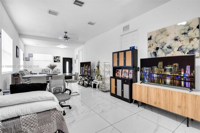 Foto del edificio - 3166 NW 102nd St