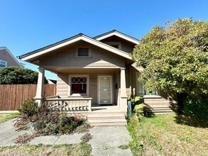 Building Photo - 2604 H St