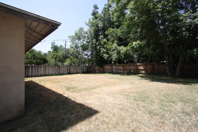 Foto del edificio - SPACIOUS 3 BEDROOM HOME...COMING SOON!!!