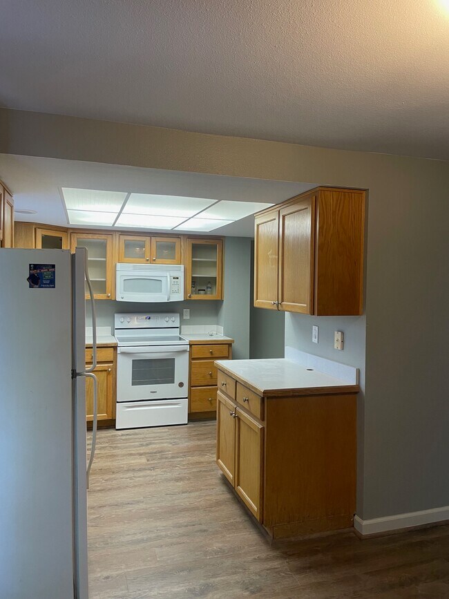 Building Photo - 1206 Cree Dr