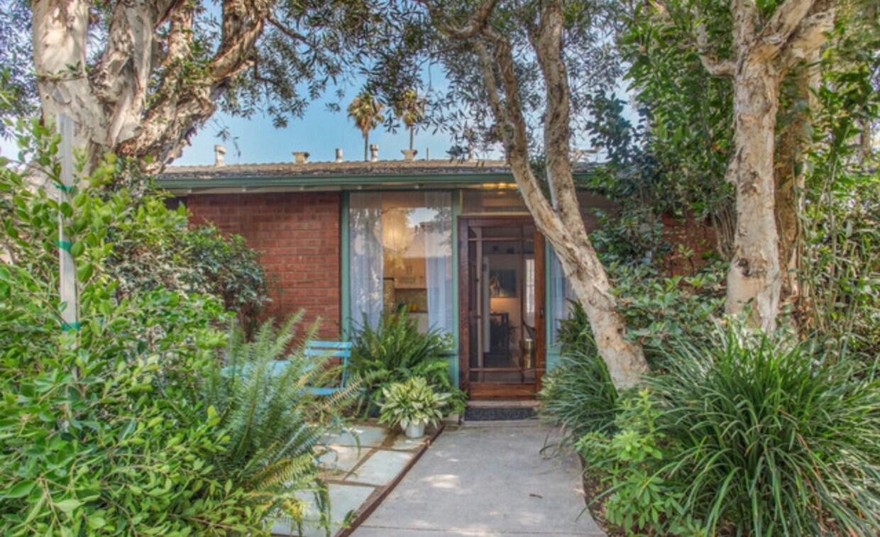 Primary Photo - 2025 Cloverfield Blvd