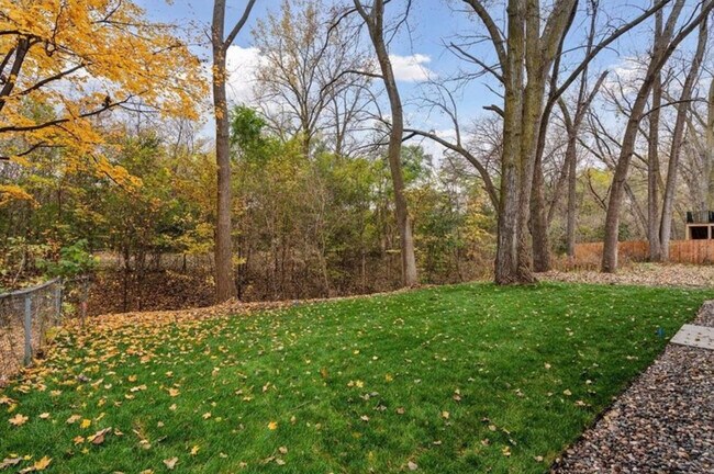 Foto del edificio - 826 104th Ave NW