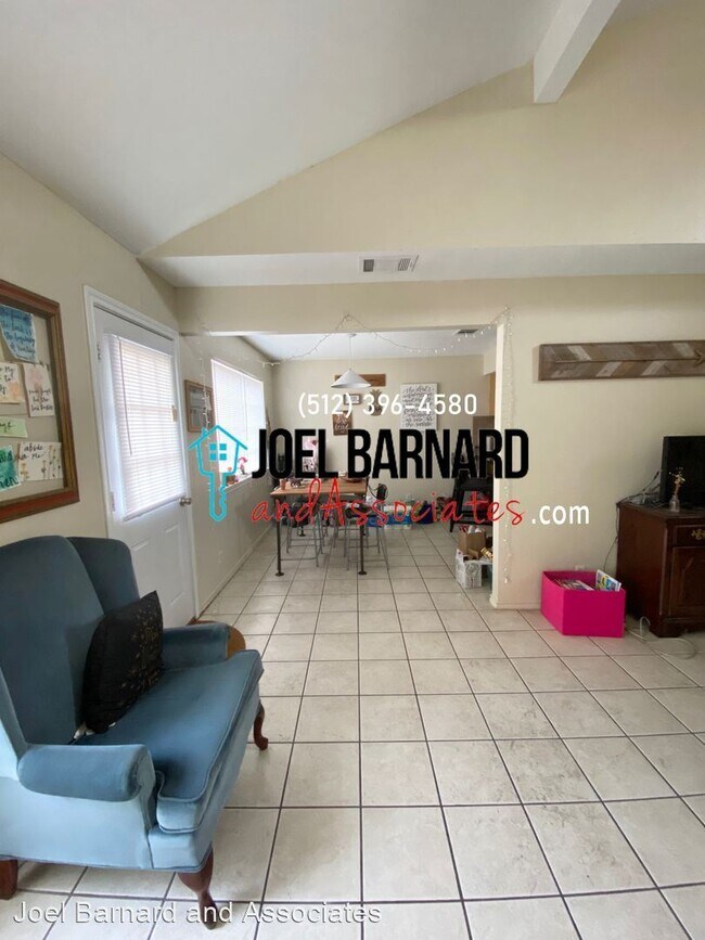 Building Photo - 3 br, 2.5 bath House - 122 Crest Drive