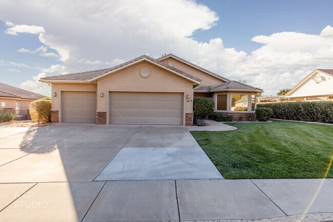 Foto del edificio - Shadow Mountain 3-Bedroom, 2-Bathroom Home...