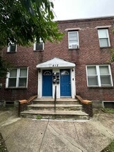 Building Photo - 412 E Walnut Ln