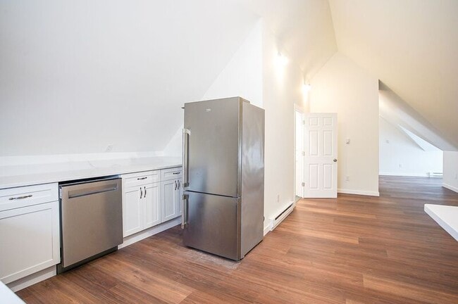 Building Photo - 42 E School St