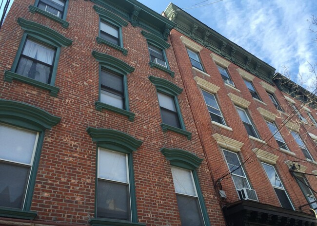 Foto del edificio - 228 Willow Ave