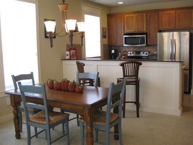 Building Photo - 6600 Lantern View Dr
