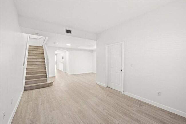 Foto del edificio - 4962 Leeward Ln