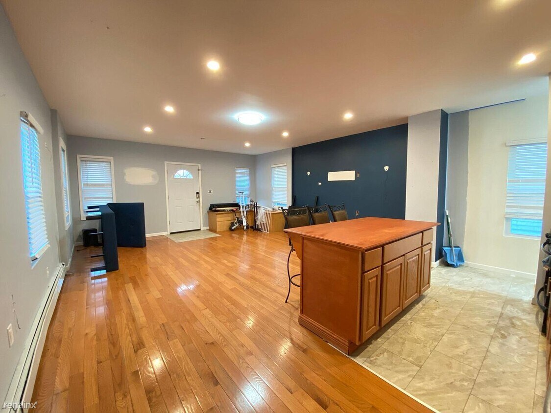 Primary Photo - 3 br, 1.5 bath Duplex - 56 Bristol Ave