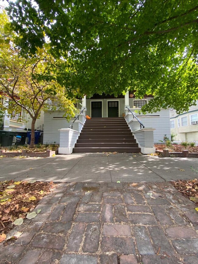 Front steps to the duplex, with lots of space on front porch for outdoor furniture - 711 22nd St
