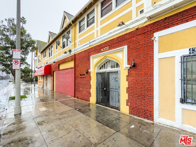 Foto del edificio - 4367 S Van Ness Ave