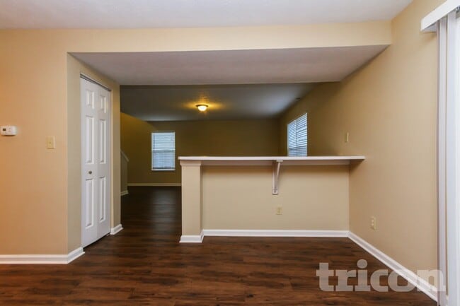 Foto del edificio - 3713 Mechanicsburg Dr