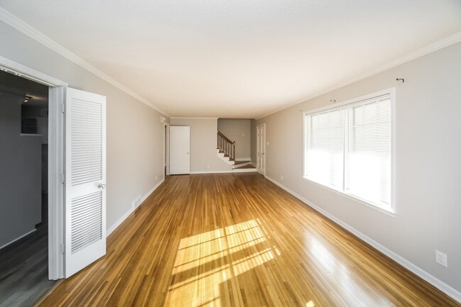 Building Photo - 4346 Gardenview Dr