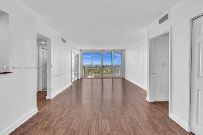 Building Photo - 5600 Collins Ave