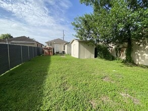 Building Photo - 8213 E Erath St