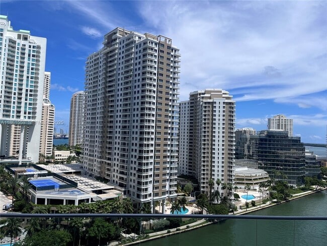 Building Photo - 495 Brickell Ave