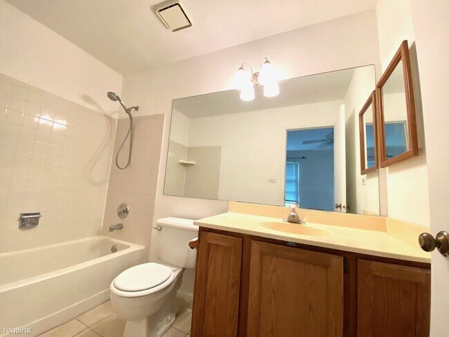 Building Photo - 2 br, 2.5 bath House - 1473 Golfview Dr