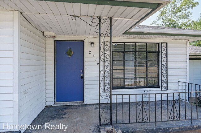 Foto del edificio - 3 br, 1.5 bath House - 2516 NE 14th Street
