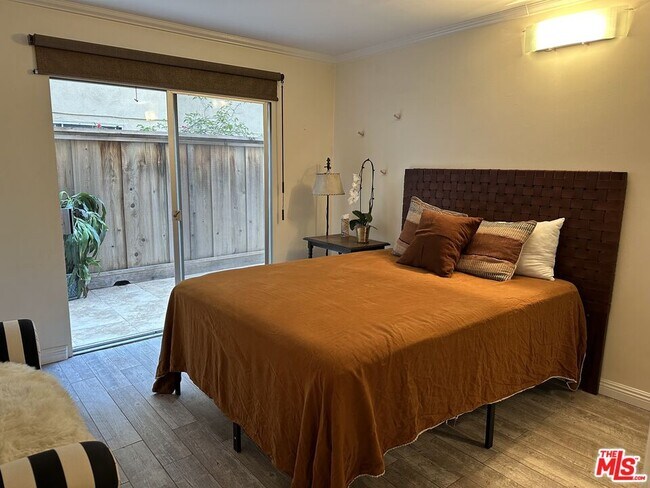 Foto del edificio - 6708 Hillpark Dr