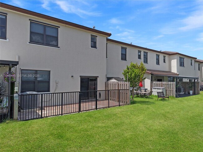 Building Photo - 10011 SW 231st Ln