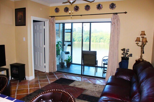 Foto del edificio - 706 Trenton St