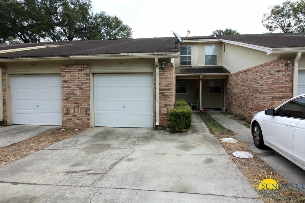 Primary Photo - 577 Emerald Ln