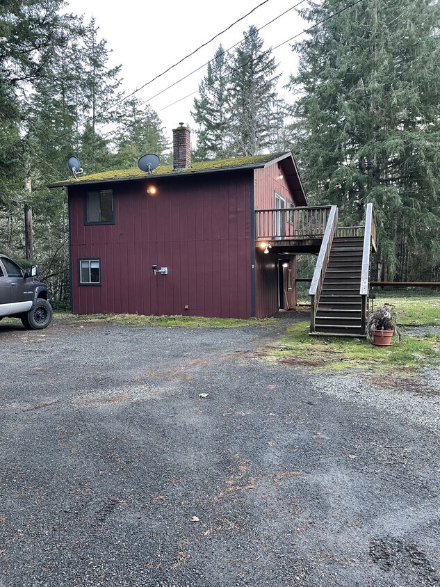 Ample parking next to house - 293383 Highway 101