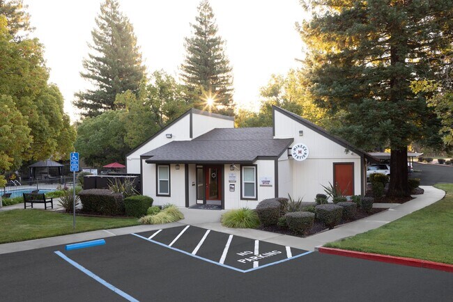 Foto del edificio - Miner's Station