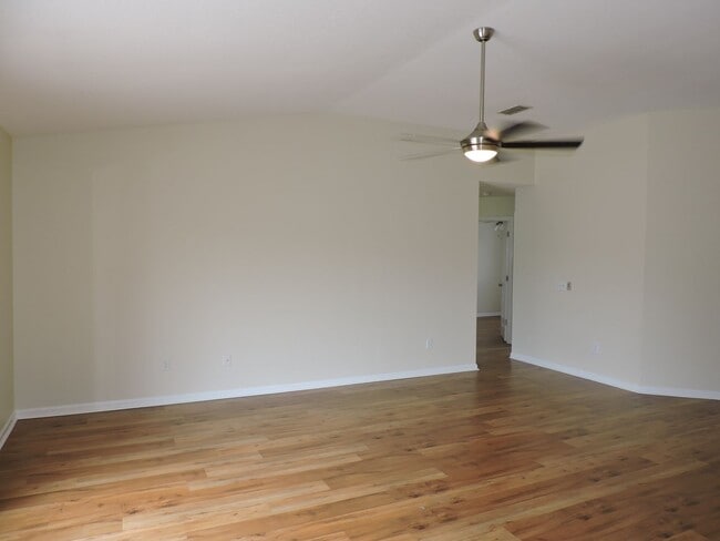 Foto del edificio - Four bedroom home near Whiting Field!