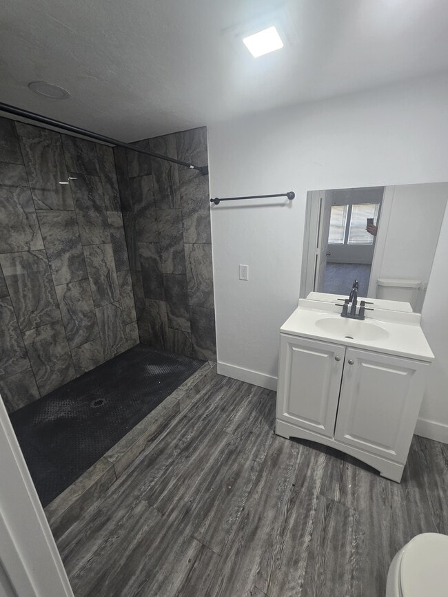 Foto del edificio - 4309 N Wall St