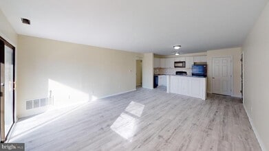 Building Photo - 300 Broadway