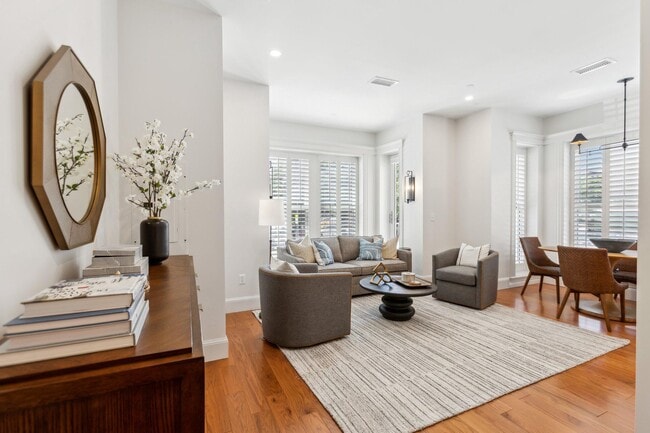 Photo - 1641 R St NW House