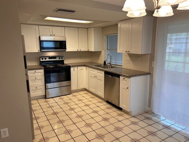 Foto del edificio - 7708 Hollyridge Dr