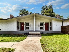 Building Photo - 2401 La Casa Dr