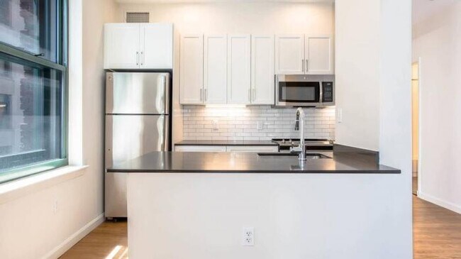 Building Photo - bedroom in Boston MA 02109