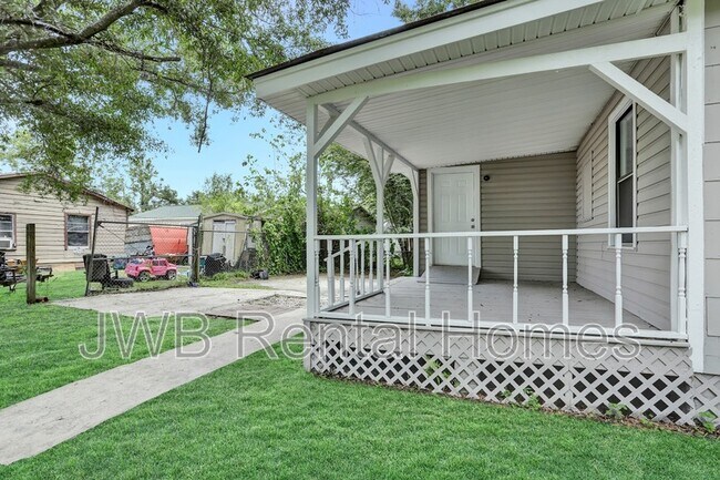 Building Photo - 3263 Thomas St