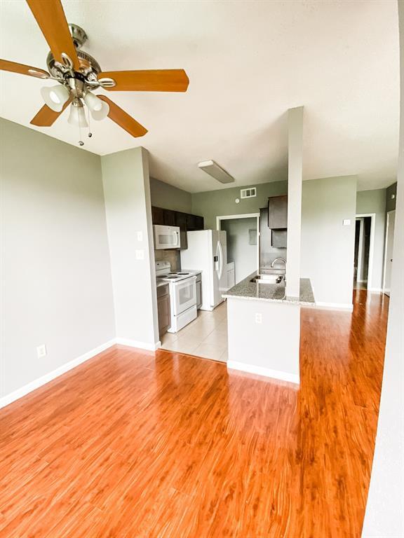Building Photo - 8333 Sands Point Dr