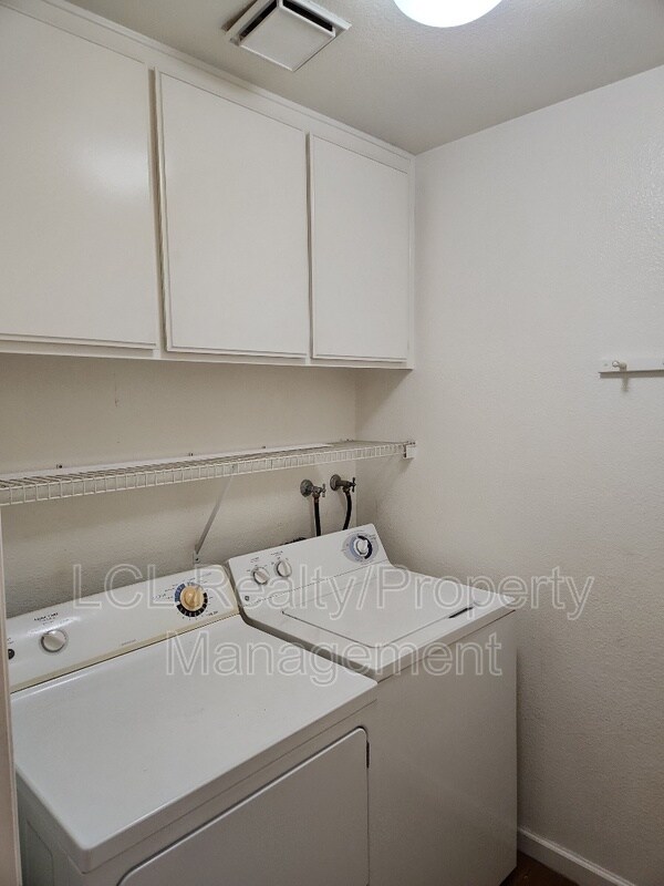 Foto del edificio - 26117 Bluebell St