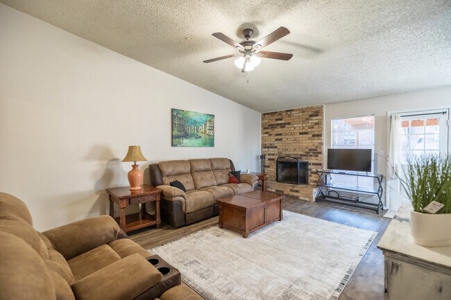 Foto del edificio - 5457 Blue Quail Dr