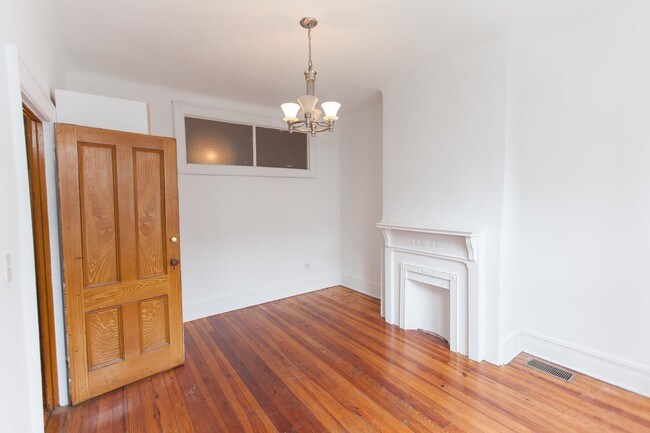 Building Photo - 147 Diamond Street