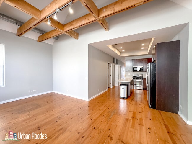 Building Photo - 3950 N Ashland Ave