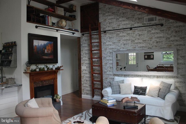 Foto del edificio - 1344 Longford Rd
