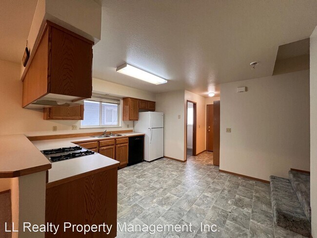 Building Photo - 2 br, 1.5 bath House - 173 Broadway Street