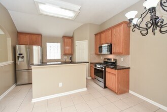Building Photo - 15975 Cottage Ivy Cir