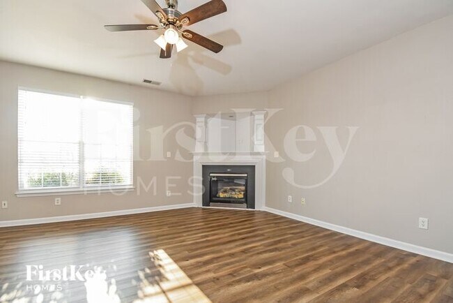 Foto del edificio - 2486 Ingleside Dr