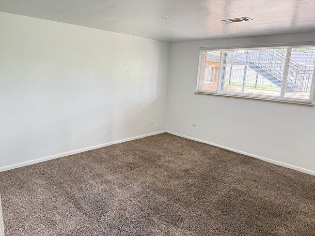 Foto del edificio - 979 Upham Ct