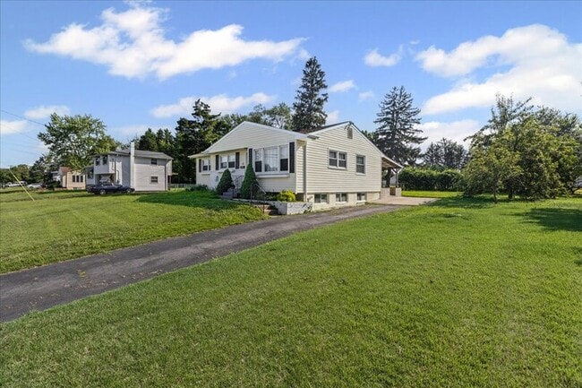 Building Photo - 116 Barclay Dr